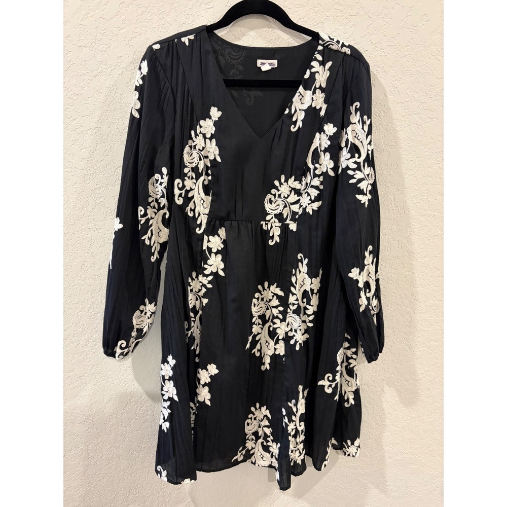 Westport Black Floral Embroidered Long Sleeve V-Neck Mini Dress Large